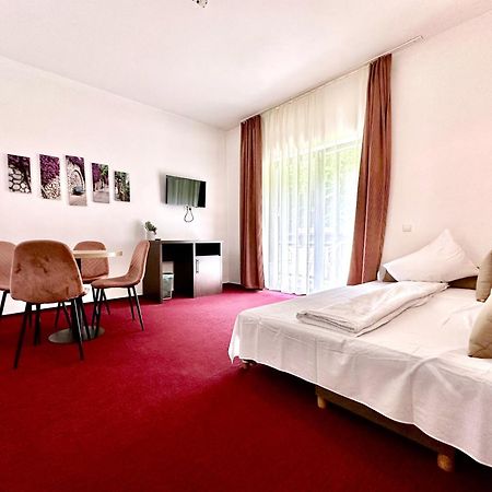 Hotel Tisa ไบเลโอเลอเนชต์ ภายนอก รูปภาพ