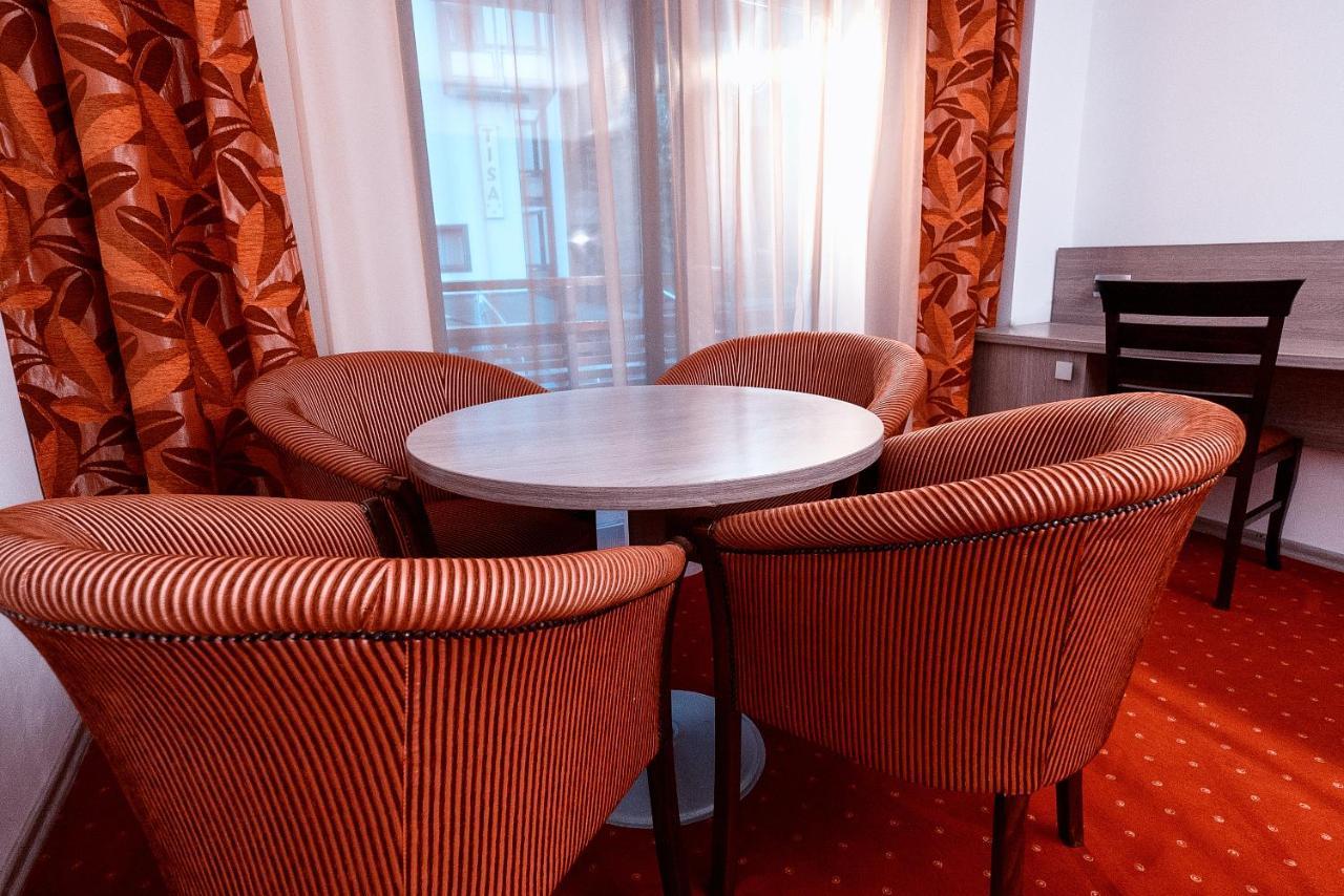 Hotel Tisa ไบเลโอเลอเนชต์ ภายนอก รูปภาพ