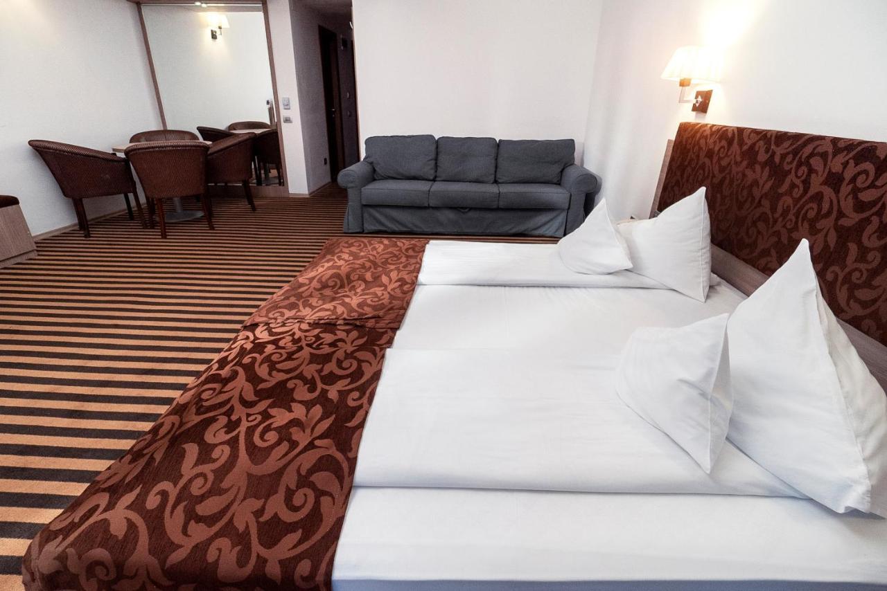 Hotel Tisa ไบเลโอเลอเนชต์ ภายนอก รูปภาพ