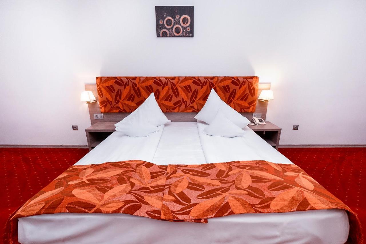 Hotel Tisa ไบเลโอเลอเนชต์ ภายนอก รูปภาพ