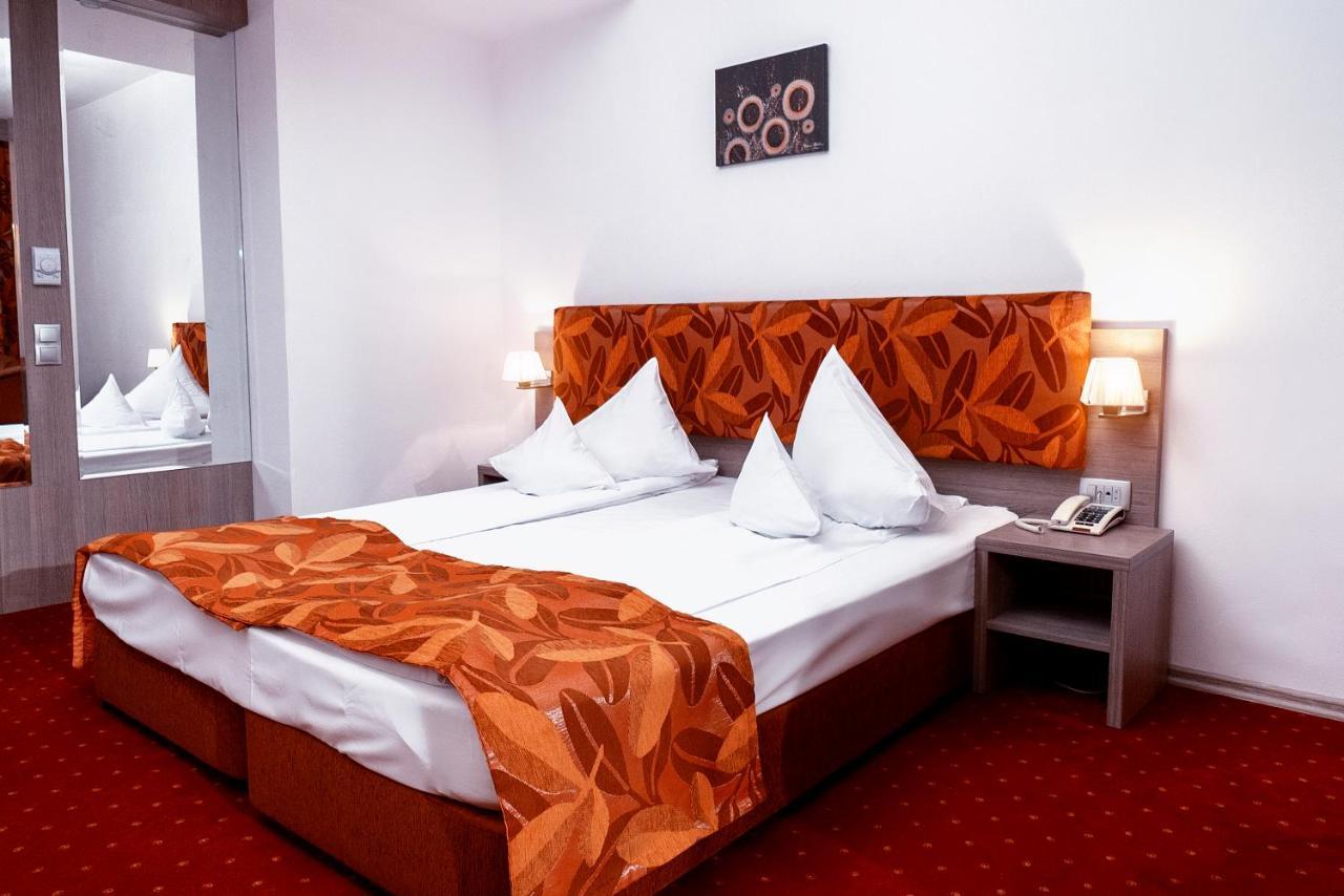 Hotel Tisa ไบเลโอเลอเนชต์ ภายนอก รูปภาพ