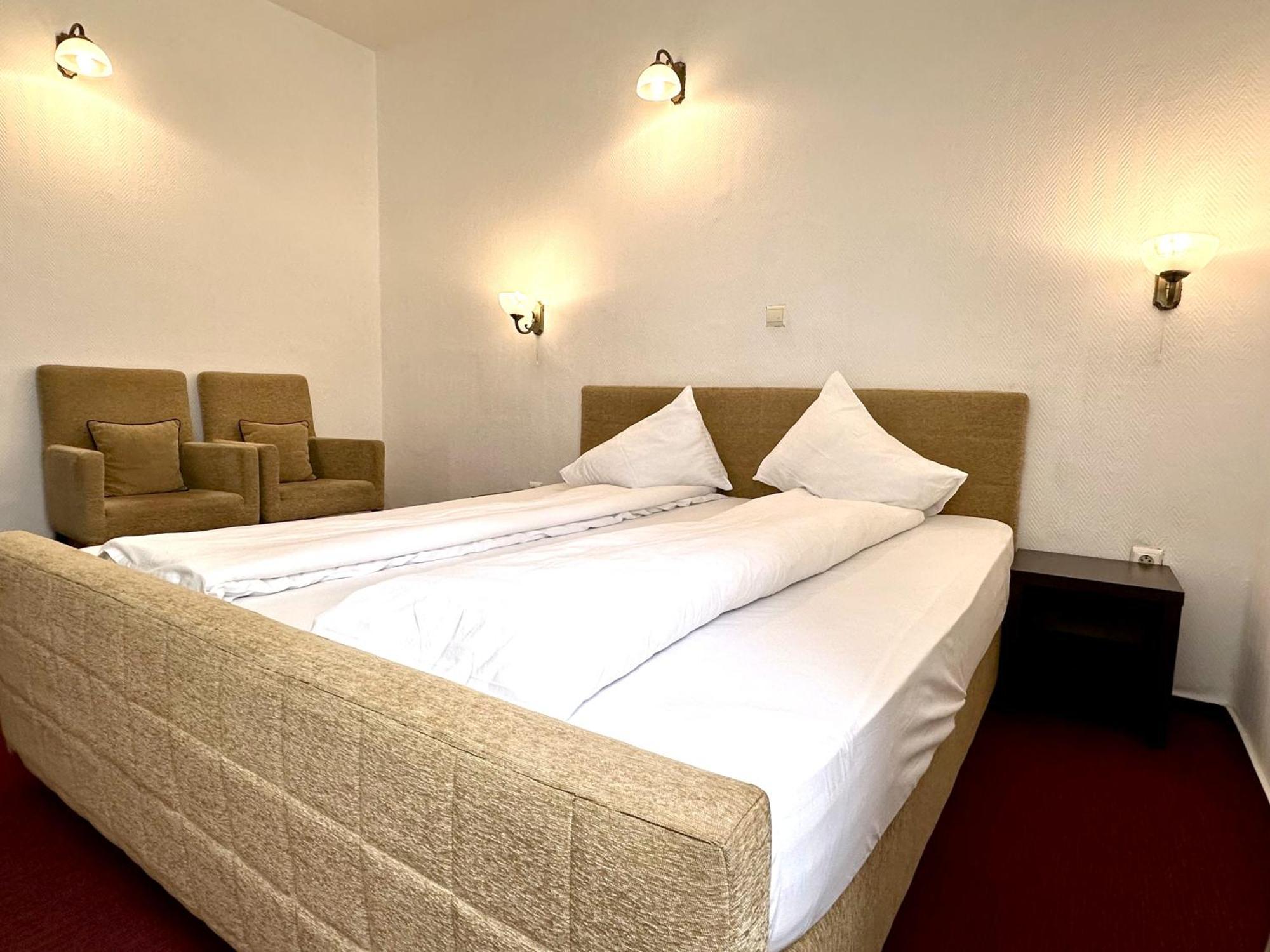 Hotel Tisa ไบเลโอเลอเนชต์ ภายนอก รูปภาพ