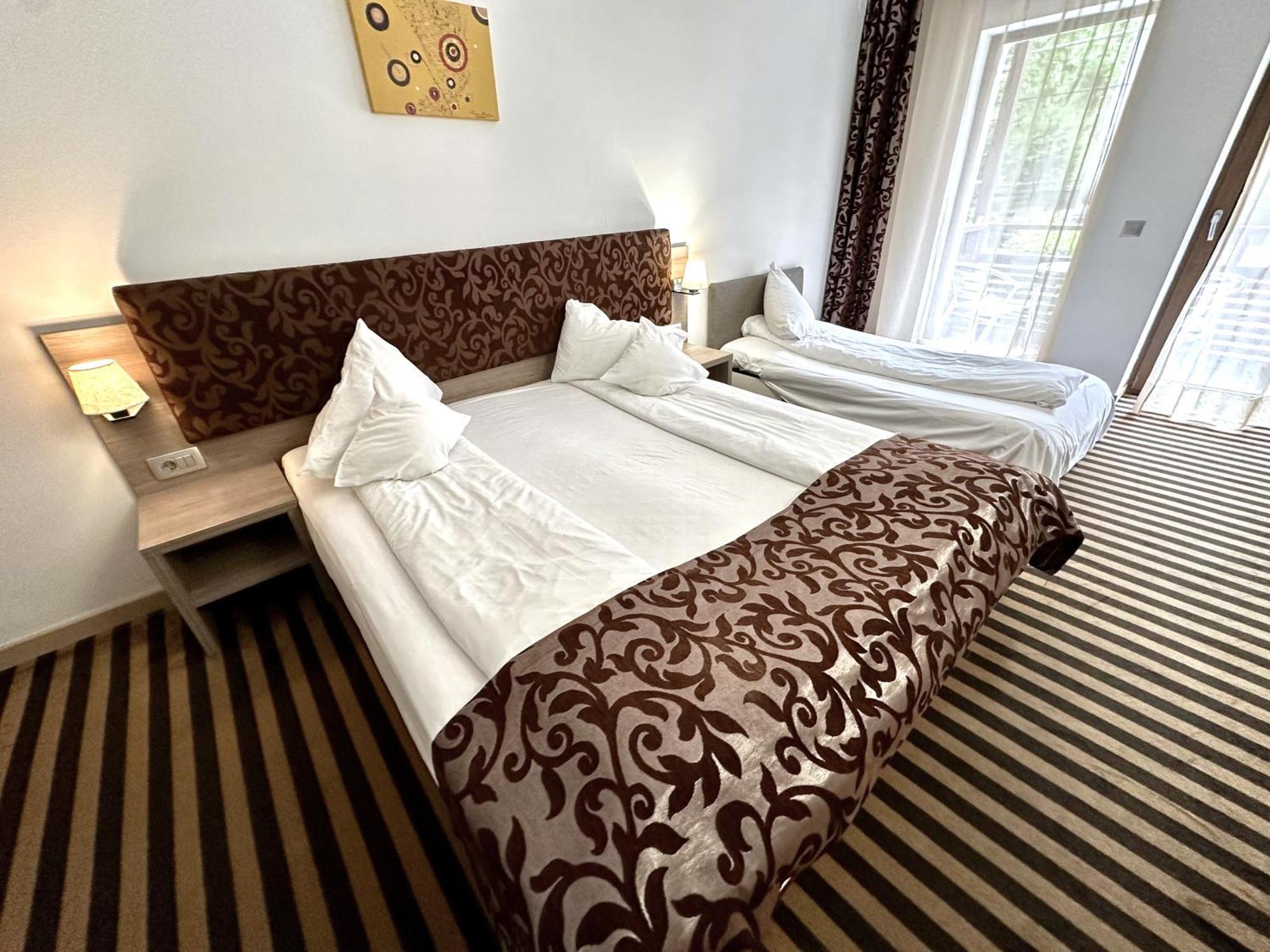 Hotel Tisa ไบเลโอเลอเนชต์ ภายนอก รูปภาพ