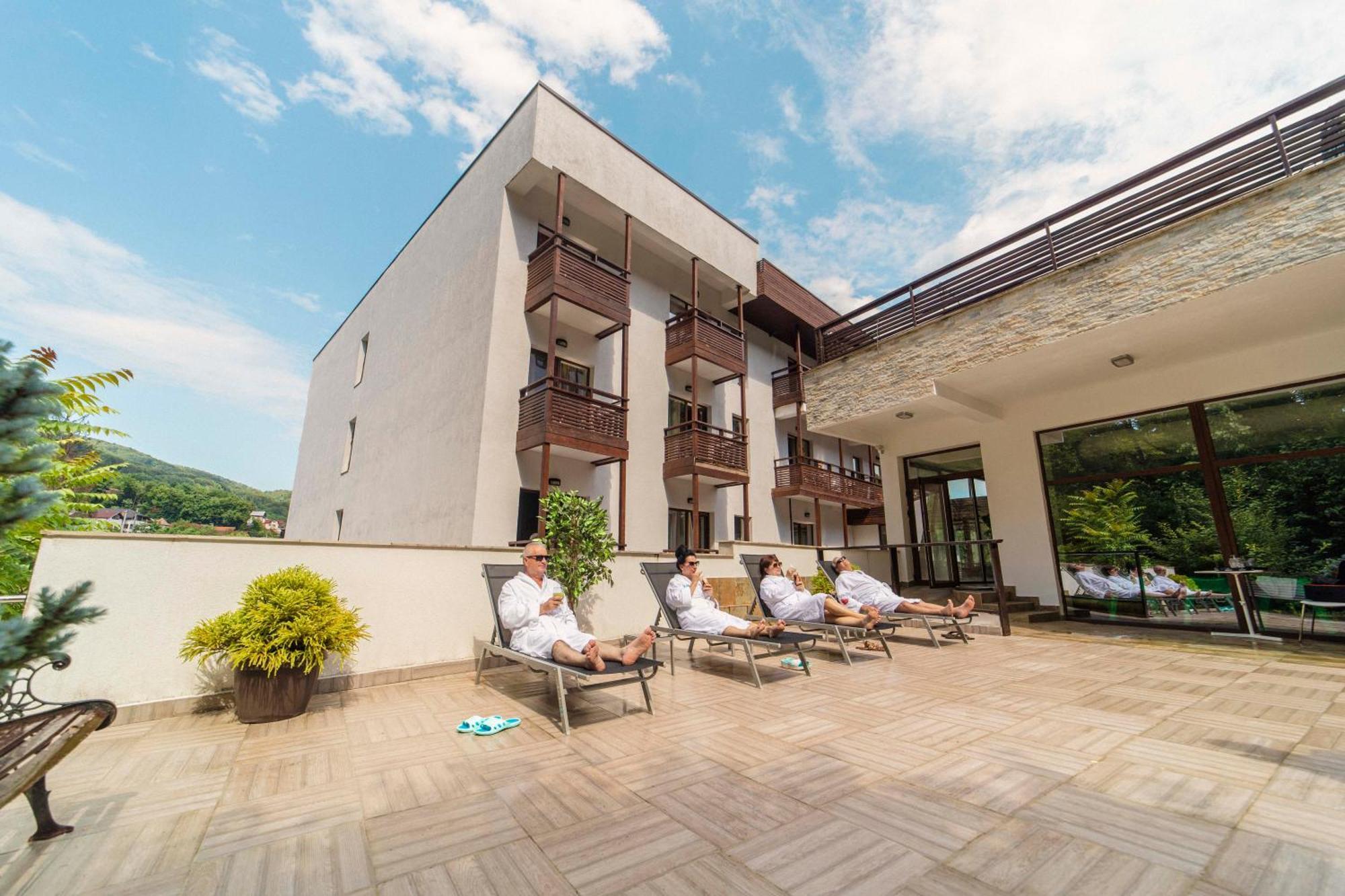 Hotel Tisa ไบเลโอเลอเนชต์ ภายนอก รูปภาพ
