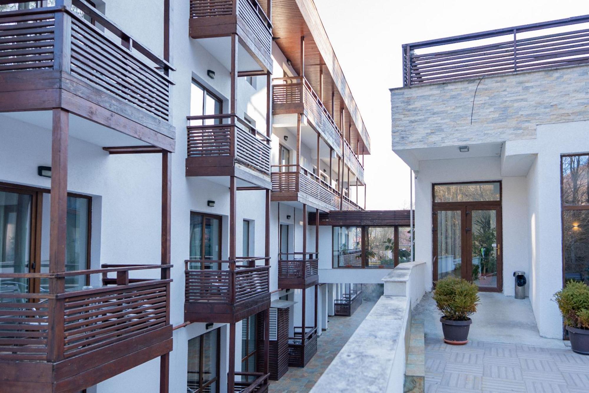 Hotel Tisa ไบเลโอเลอเนชต์ ภายนอก รูปภาพ